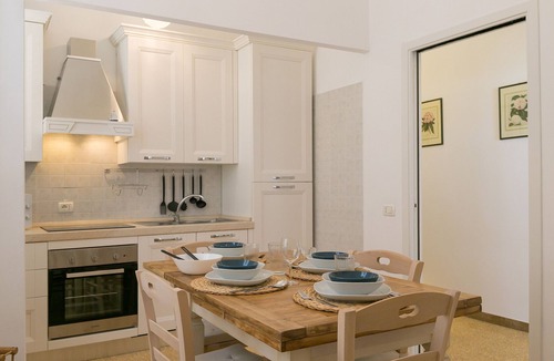 San Vincenzo Apartment | Apartment 'Brezza Marina' with Sea View and Wi-Fi