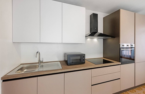 Albisano Apartment | Apartment 'Ca' Due Cuori' with Lake View, Wi-Fi and Air Conditioning