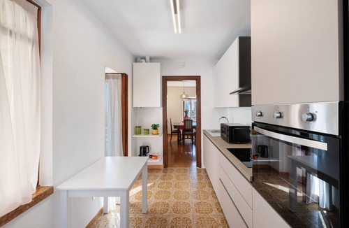 Albisano Apartment | Apartment 'Ca' Due Cuori' with Lake View, Wi-Fi and Air Conditioning