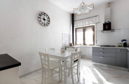 Licciana Nardi Apartment | Apartment 'Ca' Lina' with Balcony and Wi-Fi