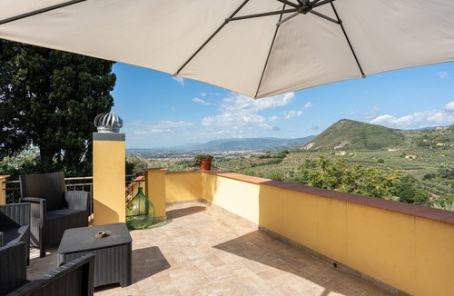 Monsummano Terme Apartment | Apartment "Casa do Sol Villa Barbacci" with Pool, Garden, Terrace and Wi-Fi