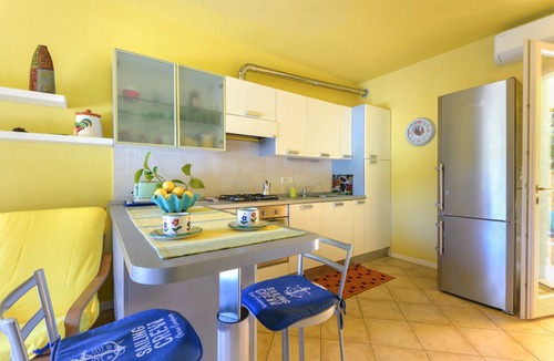 Cavo Apartment | Apartment 'Casa Minnie' with Private Terrace, Wi-Fi and Air Conditioning