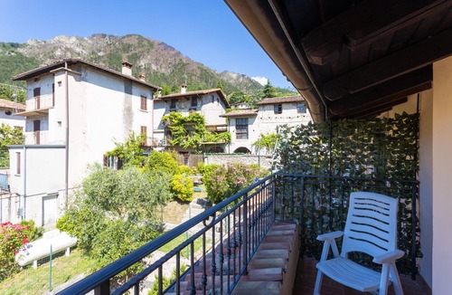 Tremosine Apartment | Apartment 'Casa Rita App 2' with Shared Terrace, Shared Garden and Wi-Fi