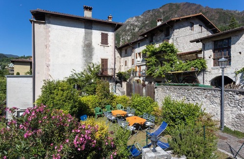 Tremosine Apartment | Apartment 'Casa Rita App 2' with Shared Terrace, Shared Garden and Wi-Fi