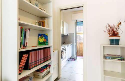 Carrara Apartment | Apartment 'Casa Vacanza In Centro A Carrara' with Balcony and Wi-Fi