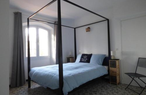 Chateauneuf-Grasse Apartment | Apartment Cézanne with heated pool and private garden
