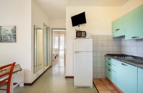 Bibione Apartment | Apartment "Condominio Villa Silente Terrazza" Near the Beach with Wi-Fi, A/C & Terrace