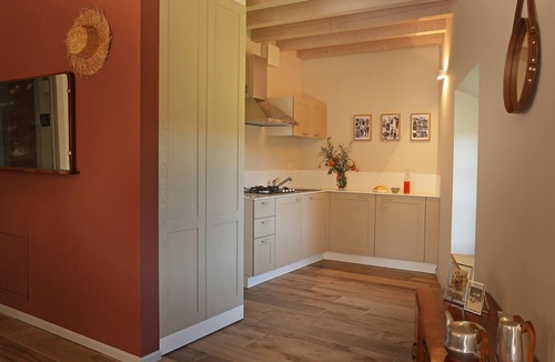 Roe Volciano Apartment | Apartment 'Dos Del Sul - Castagna' Wi-Fi and Air Conditioning
