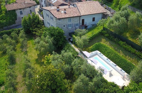 Roe Volciano Apartment | Apartment 'Dos Del Sul - Castagna' Wi-Fi and Air Conditioning