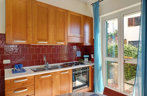 Meta Apartment | Apartment 'Ebbrezza Di Mare' with Sea View, Private Terrace, Air Conditioning, and Wi-Fi