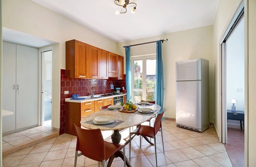 Meta Apartment | Apartment 'Ebbrezza Di Mare' with Sea View, Private Terrace, Air Conditioning, and Wi-Fi