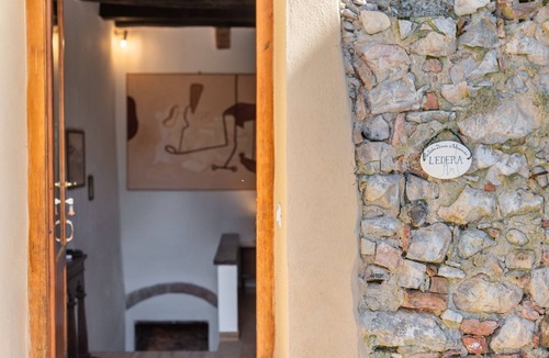 Vescovado Apartment | Apartment 'Edera - Antiche Dimore' with Shared Pool, Wi-Fi and Air Conditioning