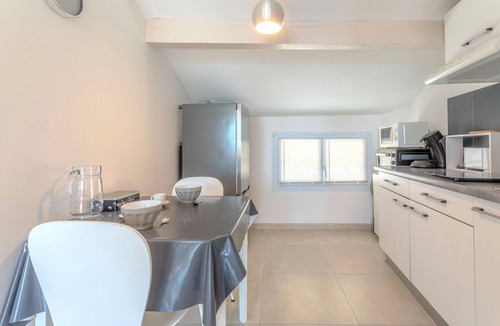 Frejus Plage Apartment | Apartment 'Evasion' with Sea View, Wi-Fi and Air Conditioning