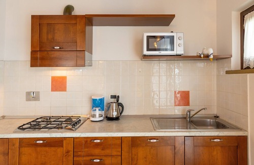 Santa Luce Apartment | Apartment 'Fiordaliso' with Shared Pool, Wi-Fi and Air Conditioning