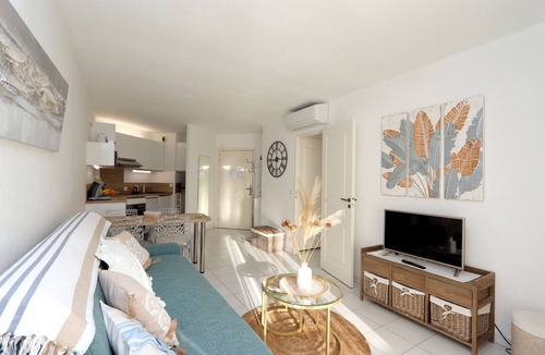 Saint-Raphael Apartment | Apartment for 4 by the sea, air-conditioned, Wifi, swimming pool and parking