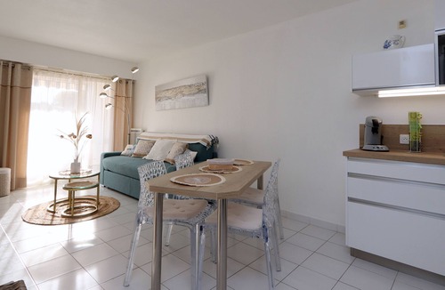 Saint-Raphael Apartment | Apartment for 4 by the sea, air-conditioned, Wifi, swimming pool and parking