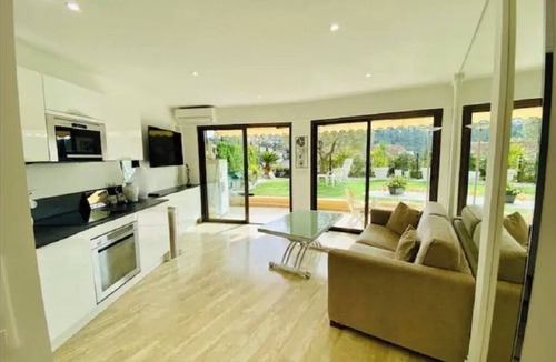 La Napoule Apartment | Apartment with large terrace and garden 300M from the beach