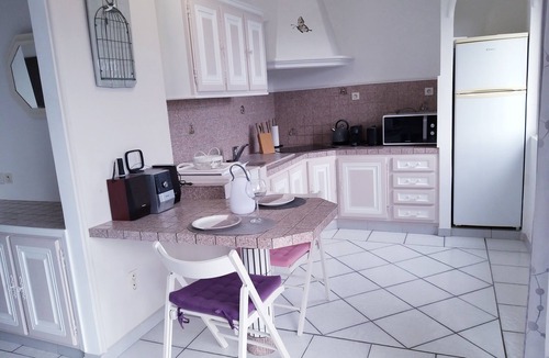 Cabris Apartment | Apartment in charming villa, panoramic view of the sea and the village of Cabris