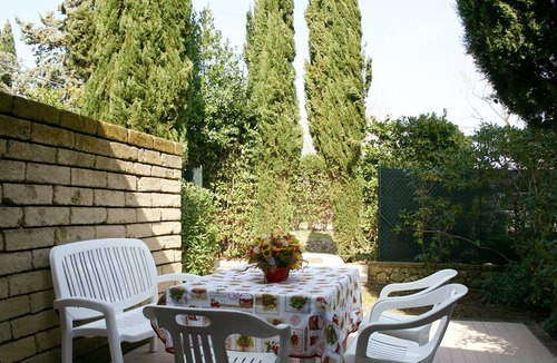 Bibbona House | Apartment in country house with a large park and swimming pool near the sea