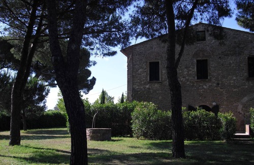 Bibbona House | Apartment in country house with a large park and swimming pool near the sea