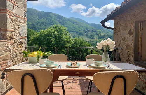 Matraia House | Apartment in farmhouse, nestled in olive grove, 15 minutes from Lucca