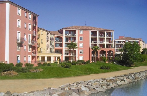 Sainte-Maxime City Centre Apartment | Apartment in Provence with Balcony