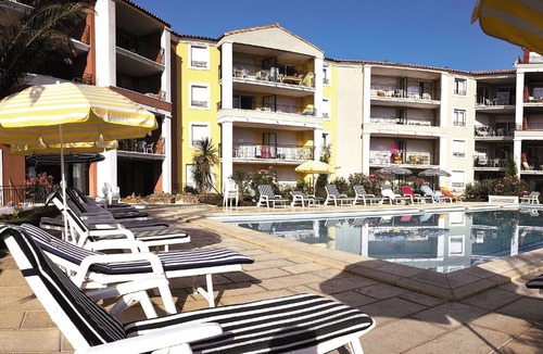 Sainte-Maxime City Centre Apartment | Apartment in Provence with Balcony
