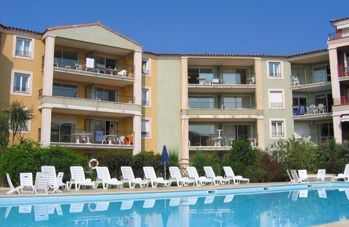 Sainte-Maxime City Centre Apartment | Apartment in Provence with Balcony