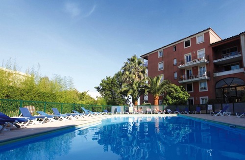 Sainte-Maxime City Centre Apartment | Apartment in Provence with Balcony