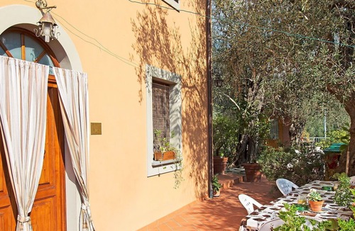 Massarosa House | Apartment in villa with pool, internet, TV, terrace, pets allowed, parking, close to Viareggio