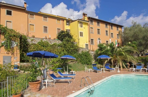 Massarosa House | Apartment in villa with pool, internet, TV, terrace, pets allowed, parking, close to Viareggio