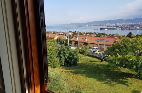 Muggia Villa | Apartment in villa with garden CIN IT032003C2BP5JM2B2