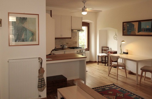 Polpenazze del Garda Apartment | Apartment 'Bella' with Mountain View and Wi-Fi