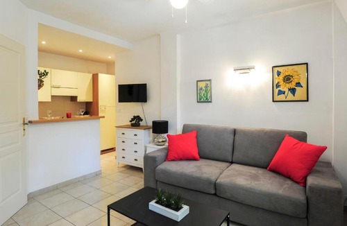 Cannes Apartment | Apartment L'Oasis by Interhome