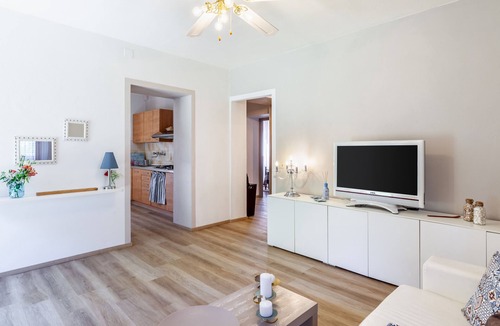 Lido di Camaiore Apartment | Apartment 'La Casa Rossa Versilia' with Mountain View, Shared Garden and Wi-Fi