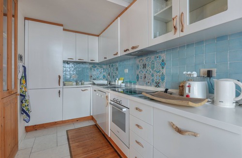 Procchio Apartment | Apartment 'La Paolina' with Mountain View, Private Terrace and Wi-Fi