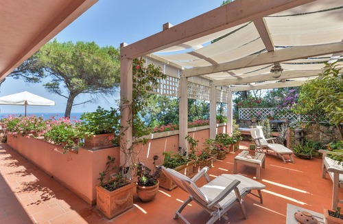 Procchio Apartment | Apartment 'La Paolina' with Mountain View, Private Terrace and Wi-Fi