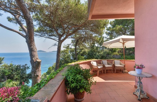 Procchio Apartment | Apartment 'La Paolina' with Mountain View, Private Terrace and Wi-Fi