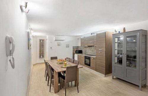 Anacapri Apartment | Apartment 'La Primavera' with Mountain View, Wi-Fi and Air Conditioning
