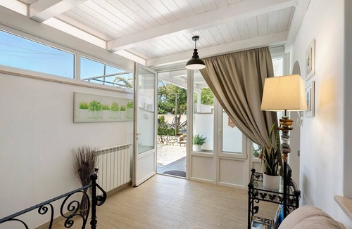 Anacapri Apartment | Apartment 'La Primavera' with Mountain View, Wi-Fi and Air Conditioning