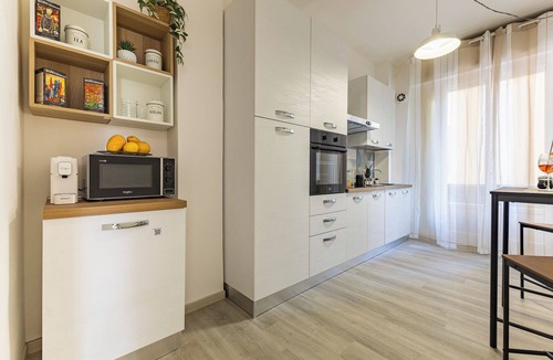 Pisa Apartment | Apartment 'La Tua Casa' with Balcony, Wi-Fi and Air Conditioning