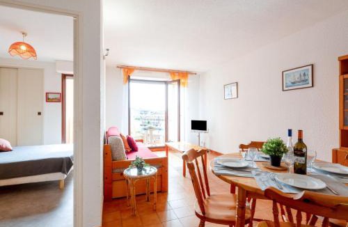 Sainte-Maxime Apartment | Apartment Les Pins Ensoleilles-6 by Interhome