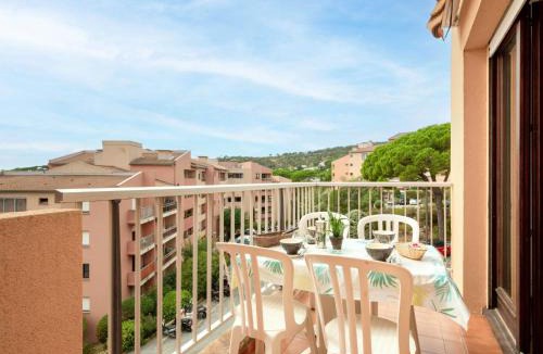 Sainte-Maxime Apartment | Apartment Les Pins Ensoleilles-6 by Interhome