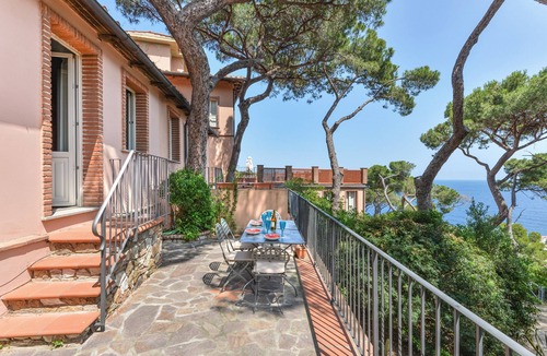 Capo D'arco Apartment | Apartment 'Margherita' with Sea View, Private Terrace and Balcony