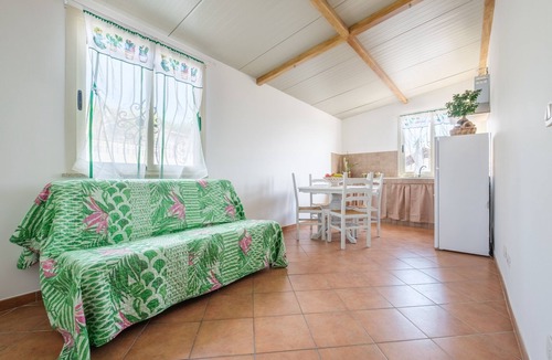 Chianchitta-Trappitello Apartment | Apartment 'Medusa' with Balcony, Wi-Fi and Air Conditioning