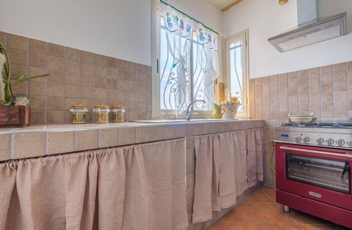 Chianchitta-Trappitello Apartment | Apartment 'Medusa' with Balcony, Wi-Fi and Air Conditioning