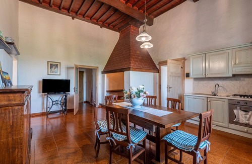 Monteroni d'Arbia Apartment | Apartment 'Memories' Farm Stay with View of Siena