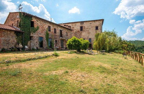 Monteroni d'Arbia Apartment | Apartment 'Memories' Farm Stay with View of Siena