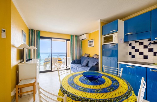 Cannes La Bocca Apartment | Apartment "Palme d'Or" with Sea View, Shared Pool & Wi-Fi