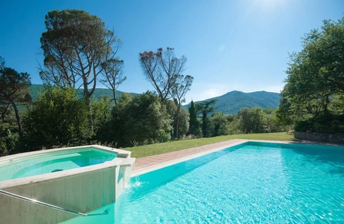 Mercatale di Cortona Apartment | Apartment "Pilari Castagnolo" with Mountain View, Shared Pool & Wi-Fi